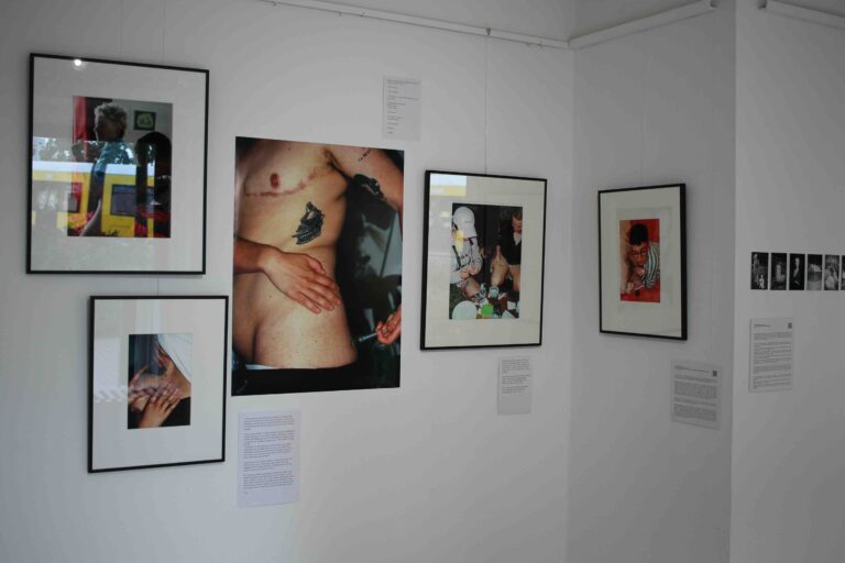 TRANSITION, Sept. 1–Oct. 28, 2022Fotogalerie Friedrichshain x analogueNOW!from left to right: Nanténé Traoré, Tu vas pas mute, 2021–ongoingIlja Niederkirchner, Der letzte Schnee, 2022© Claire Ducresson-Boët